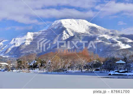 雪の伊吹山 87661700