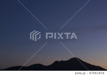 1月下旬　岐阜市金華山と夕空 87662858