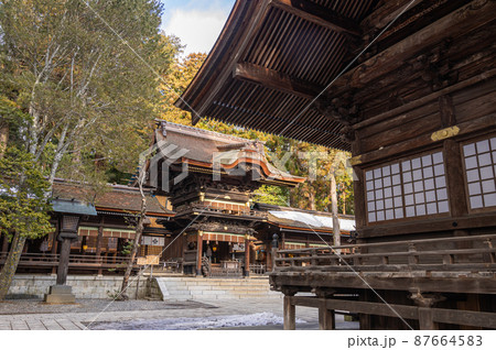 秋宮 神楽殿から幣拝殿 秋宮 神楽殿から幣拝殿 87664583