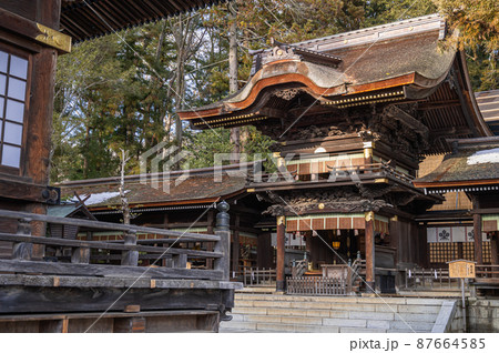 秋宮　神楽殿から幣拝殿 87664585