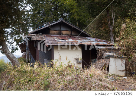 日本の岡山県美咲町の古くてとても美しい建物 日本の岡山県美咲町の古くてとても美しい建物 87665156