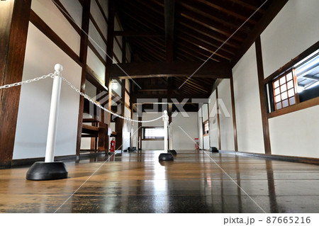 国宝「犬山城」天守閣の内部構造 87665216