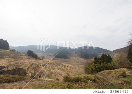 日本の岡山県美咲町大垪和西の美しい棚田 87665415