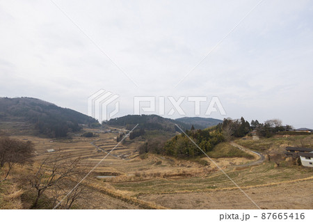 日本の岡山県美咲町大垪和西の美しい棚田 87665416