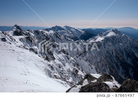 厳冬期の木曽駒ケ岳・宝剣岳 87665497