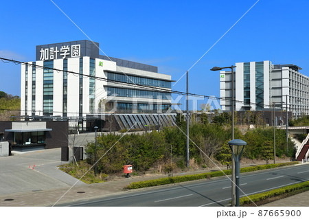 【愛媛県】快晴下の加計学園（岡山理科大学獣医学部） 87665900