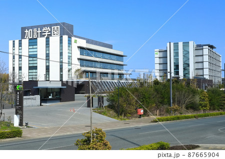 【愛媛県】快晴下の加計学園（岡山理科大学獣医学部） 87665904