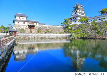【愛媛県】快晴下の今治城 87665911