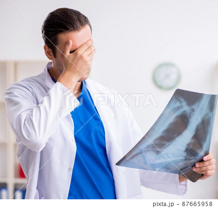 Young male doctor working in the clinic 87665958