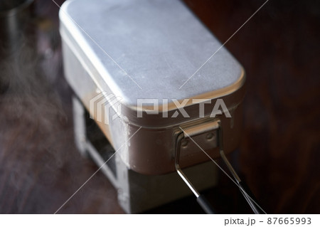 メスティンで米を炊く 87665993