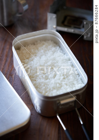 メスティンで炊き上げた白米 87666284