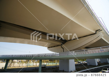 金沢シーサイドライン(鳥浜駅)　横断歩道橋 87666425