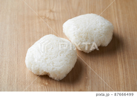保存用にラップに包んだご飯 87666499