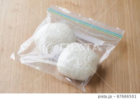 保存用にラップに包んだご飯 保存用にラップに包んだご飯 87666501