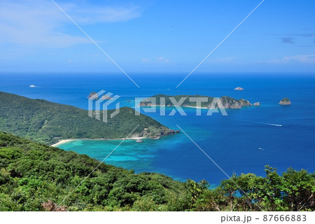 加計呂麻島　夕日の丘から見る江仁屋離と実久ブルー 87666883