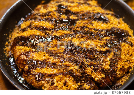 日本の巨大で美味しいメンチカツ 87667988