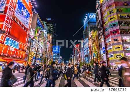 日本の東京都市景観 3.11…BA.2多重感染爆発…自宅放置死2月過去最多…賑わう秋葉原＝11日 87668735