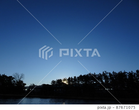 2月の夜明け 2月の夜明け 87671075