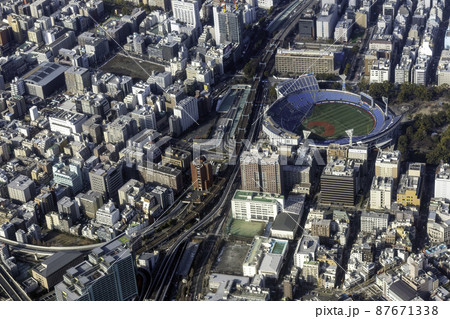 根岸線石川町駅上空から関内駅方向を空撮 根岸線石川町駅上空から関内駅方向を空撮 87671338