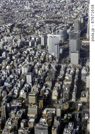 神奈川県庁付近から横浜市役所方向を空撮 87671638