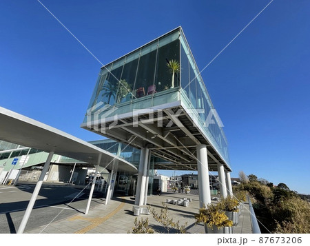 ガラス張りのカフェ・青空と喫茶店 ガラス張りのカフェ・青空と喫茶店 87673206