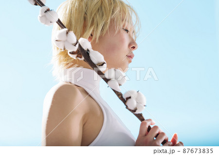 ノーメイクの女性ポートレート ノーメイクの女性ポートレート 87673835