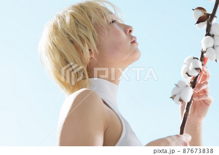 ノーメイクの女性ポートレート ノーメイクの女性ポートレート 87673838