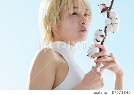 ノーメイクの女性ポートレート ノーメイクの女性ポートレート 87673840