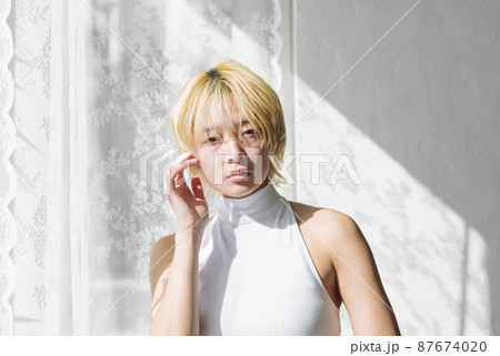 ノーメイクの女性ポートレート ノーメイクの女性ポートレート 87674020