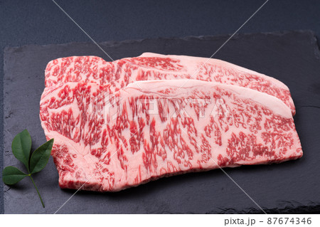 黒毛和牛のサーロインステーキ肉 87674346