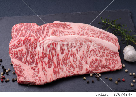 黒毛和牛のサーロインステーキ肉 87674347