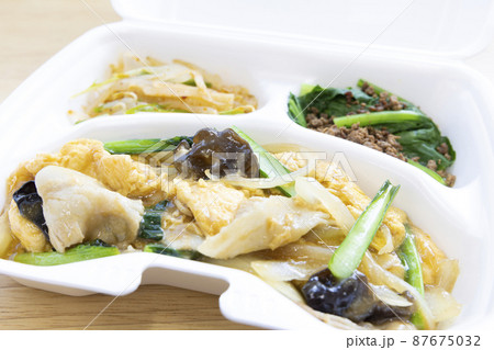 美味しい豚肉とキクラゲの中華炒めのテイクアウト 87675032