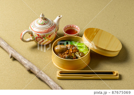 魯肉飯 ルーローハン Taiwanese dish of minced pork rice 魯肉飯 ルーローハン Taiwanese dish of minced pork rice 87675069