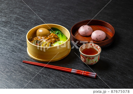 魯肉飯 ルーローハン　Taiwanese dish of  minced pork rice 87675078