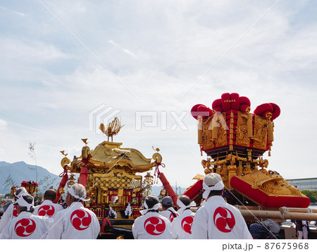さぬき豊浜ちょうさ祭り、街をねり歩くちょうさ さぬき豊浜ちょうさ祭り、街をねり歩くちょうさ 87675968