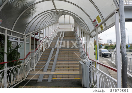 Elevated pedestrian crossing staircase with a roof. 87679391