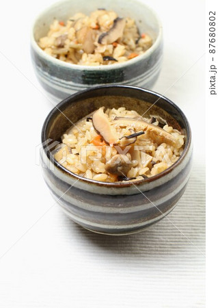 鶏肉の五目炊き込みご飯、 87680802