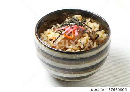 鶏肉の五目炊き込みご飯、小丼 87680806