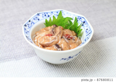 塩辛、塩と麹だけで仕込んだ添加物無しの塩分四%の自家製塩辛 塩辛、塩と麹だけで仕込んだ添加物無しの塩分四%の自家製塩辛 87680811