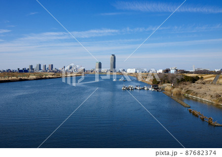 鹿浜橋より荒川と川口元郷の住宅街を望む 鹿浜橋より荒川と川口元郷の住宅街を望む 87682374
