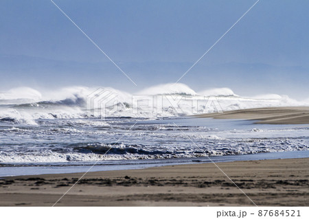 冬の高波 87684521