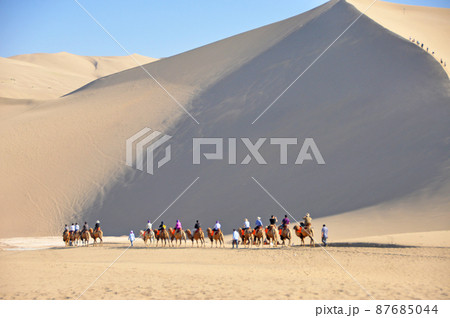 シルクロード　中国　敦煌　鳴沙山 87685044