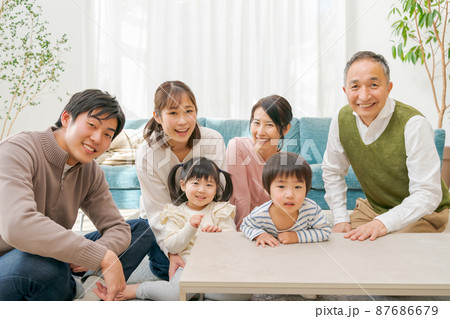 三世代家族 87686679