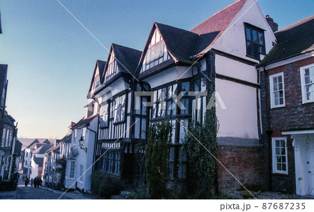 イギリス南部ヘイスティングとライの街並み1990年代 87687235