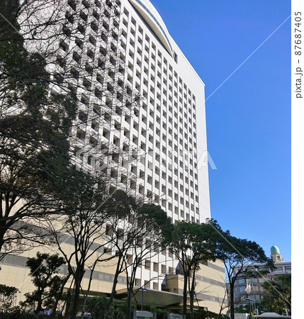横浜港の幾何学的風景 87687405