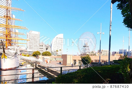 横浜港の幾何学的風景 横浜港の幾何学的風景 87687410