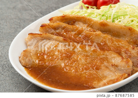 豚ロース肉の生姜焼き 87687585