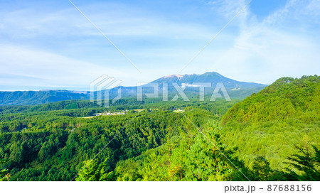 九蔵峠展望台から望む御嶽山（夏・朝） 87688156