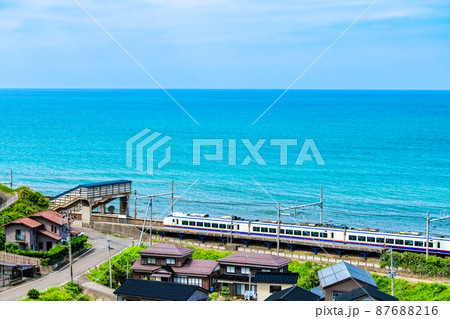 新潟県柏崎市 青海川駅と青い日本海 新潟県柏崎市 青海川駅と青い日本海 87688216