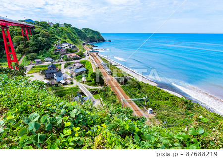 新潟県柏崎市 青海川駅と青い日本海 新潟県柏崎市 青海川駅と青い日本海 87688219